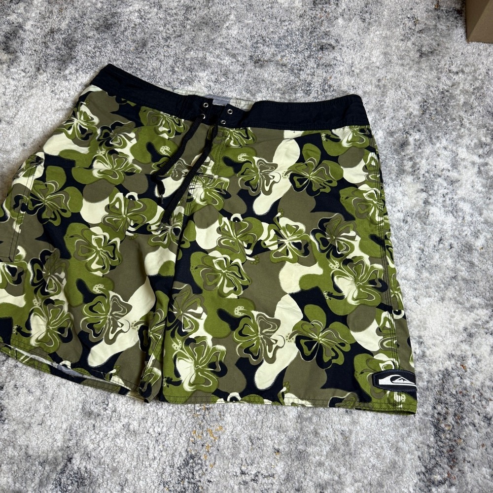 Quiksilver Mens Floral Camo Board Shorts Green Black Swim Trunks Size 38 P1014